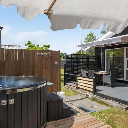 Holiday home Stunning In With Wifi Storvorde